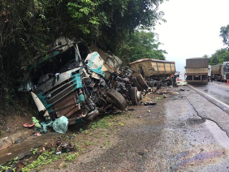 Colisão entre carretas mata motorista na BR 163 Mato Grosso Mais