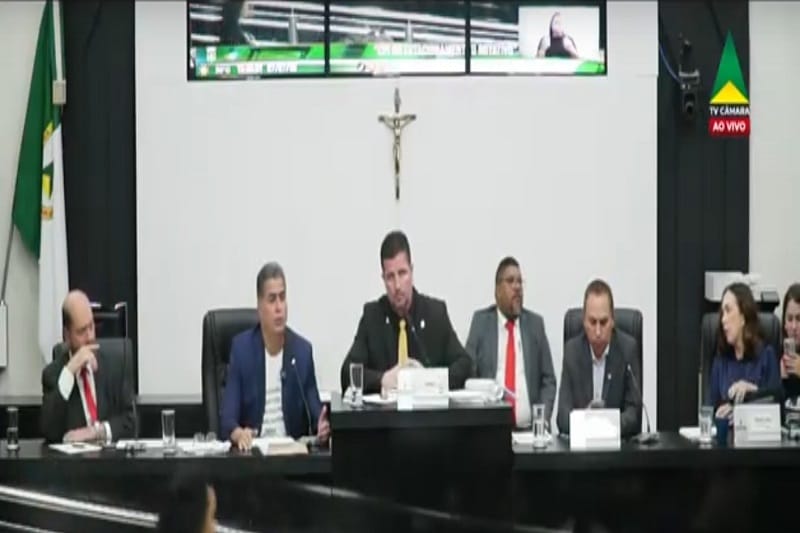 Emanuel Pinheiro tenta barrar investigação, juiz nega pedido e decide pela continuidade da CPI das fraudes fiscais