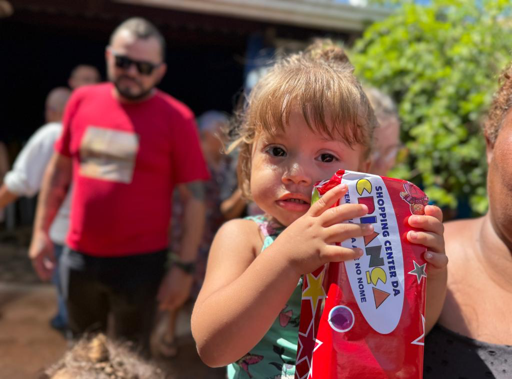 Setasc distribui 600 brinquedos e transforma o Natal de crianças no São Gonçalo III