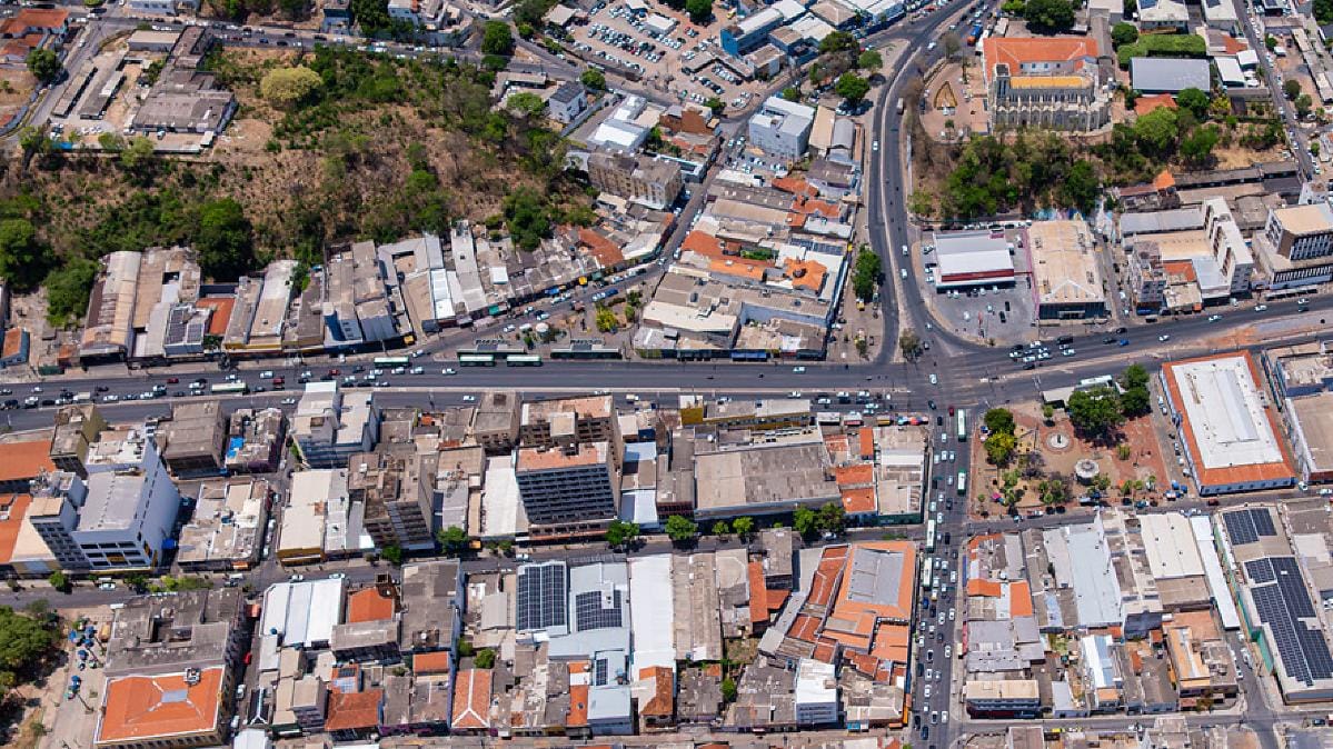 Avenida da Prainha tem trecho interditado por 30 dias para obras de drenagem