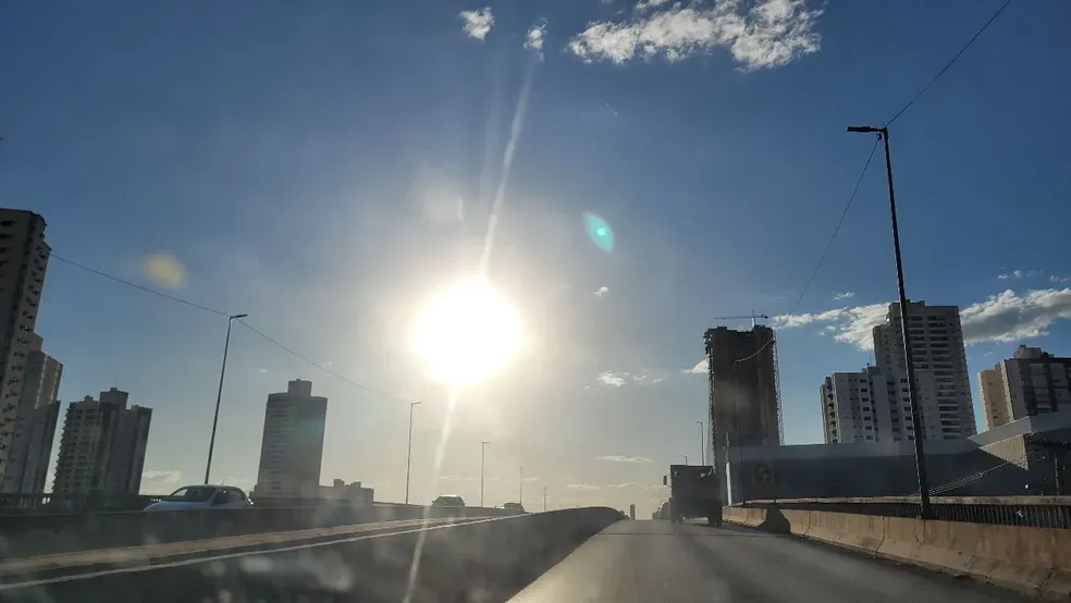 Cuiabá registra calor e previsão de chuva com trovoadas nesta sexta- Feira