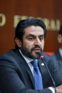 Brasil: Polarização e a Estrada do Caos - Reflexão sobre o extremismo político e a urgência do diálogo