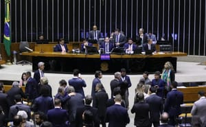 Câmara dos Deputados aprova PL que endurece penas ao crime organizado e oposição comemora