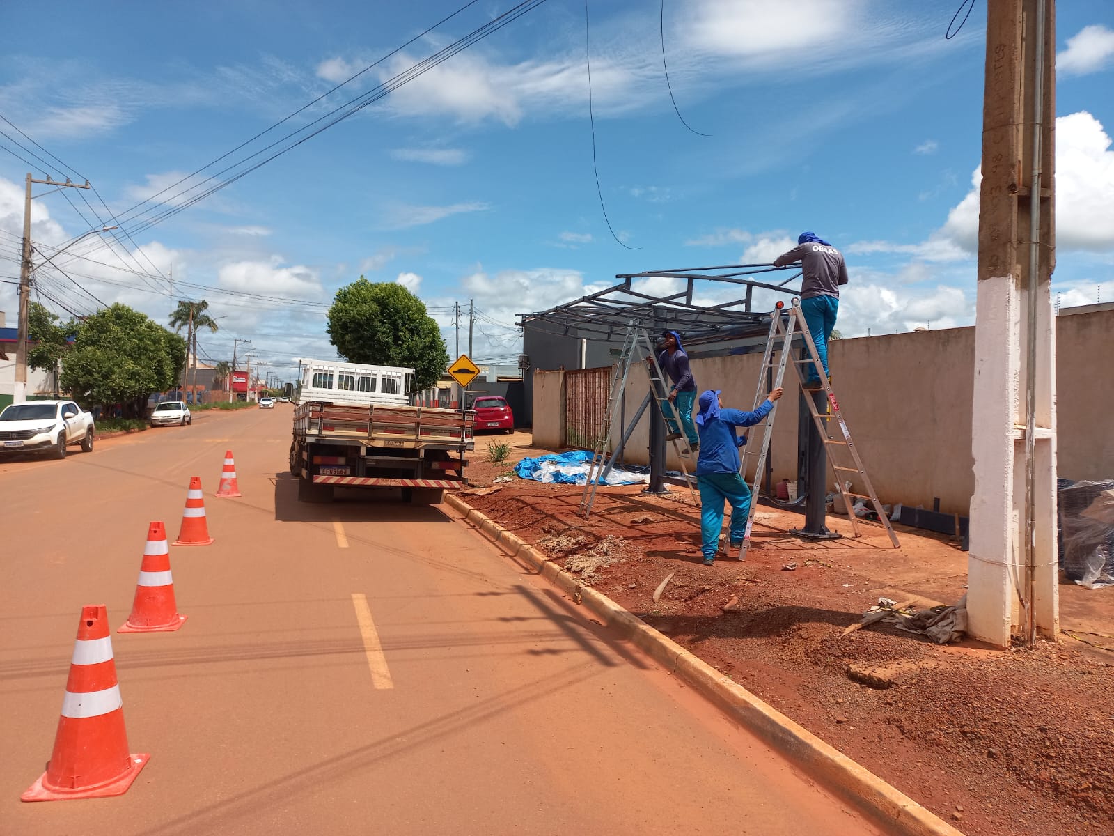 Setrat Instala Novos Abrigos Para Usu Rios Do Transporte Coletivo Urbano Mato Grosso Mais